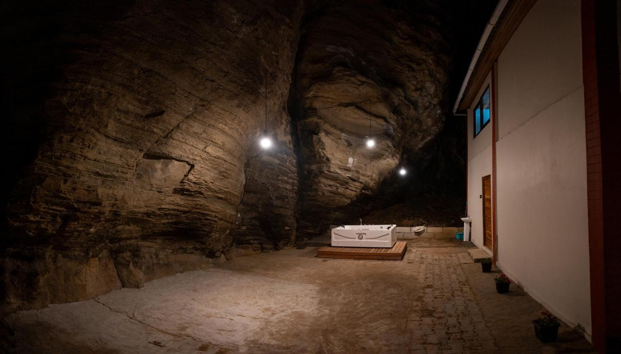 Hotel Cave Hill By Ferns Āīzawl Zewnętrze zdjęcie